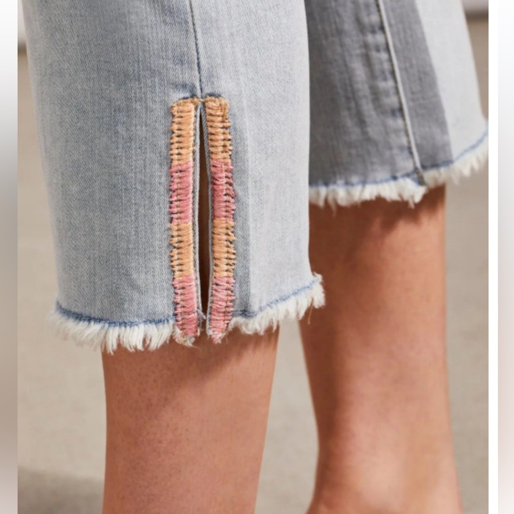Tribal Embroidered Side-Slit Audrey Capri Jeans 8 - Picture 4 of 9